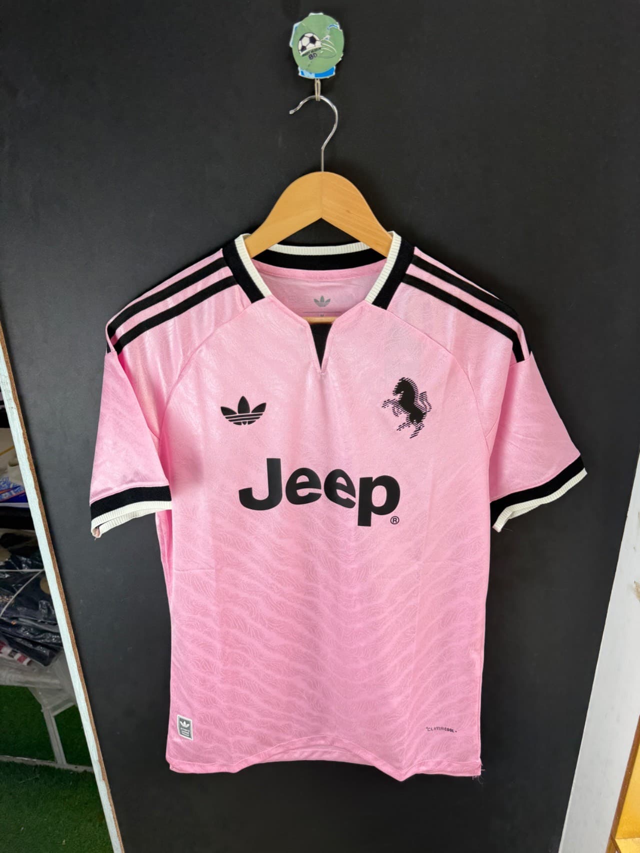 Juventus 26-27 away kit player half
