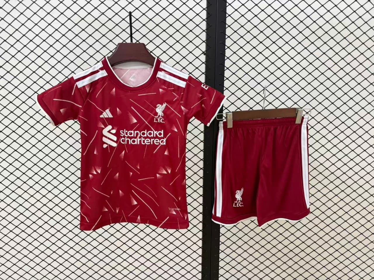 Liverpool 2026-27 home kids set